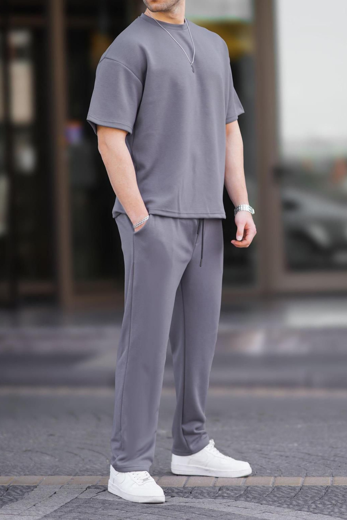 complete the look image