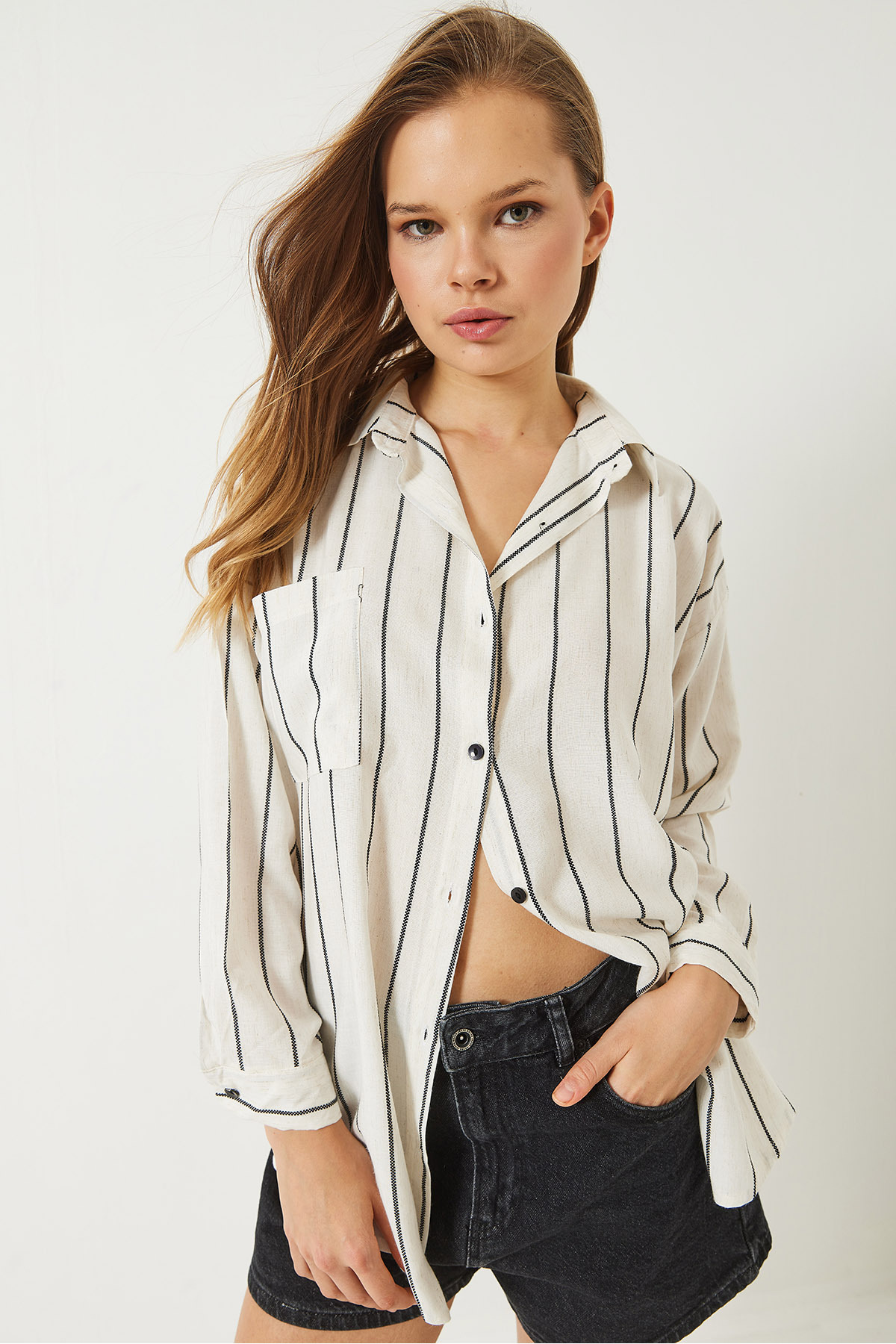 Bianco Lucci-Women's Striped Long Sleeve Single Pocket Detailed Linen Oversize Shirt 60283070 3
