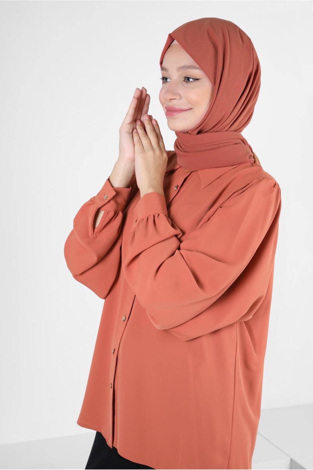 Alvina-43870 Model Blouse with Balloon Sleeve and Button Detail 2