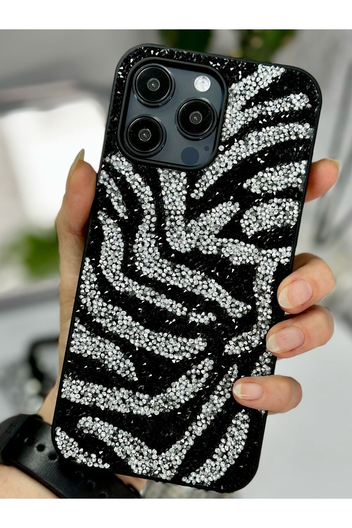 Go Aksesuar-حافظة سيليكون متوهجة بتصميم ألماس منقوشة ومتوافقة مع هاتف Iphone 15 Pro 2