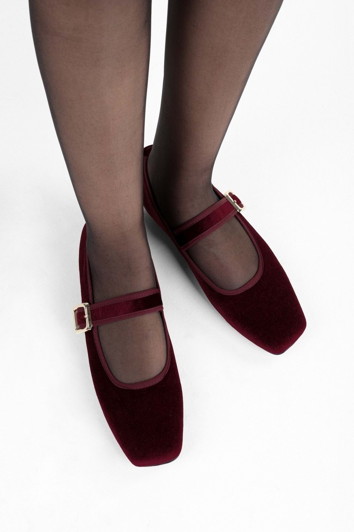 Shoeberry-حذاء باليه نسائي من Bobbi Burgundy Velvet Blunt Toe 5