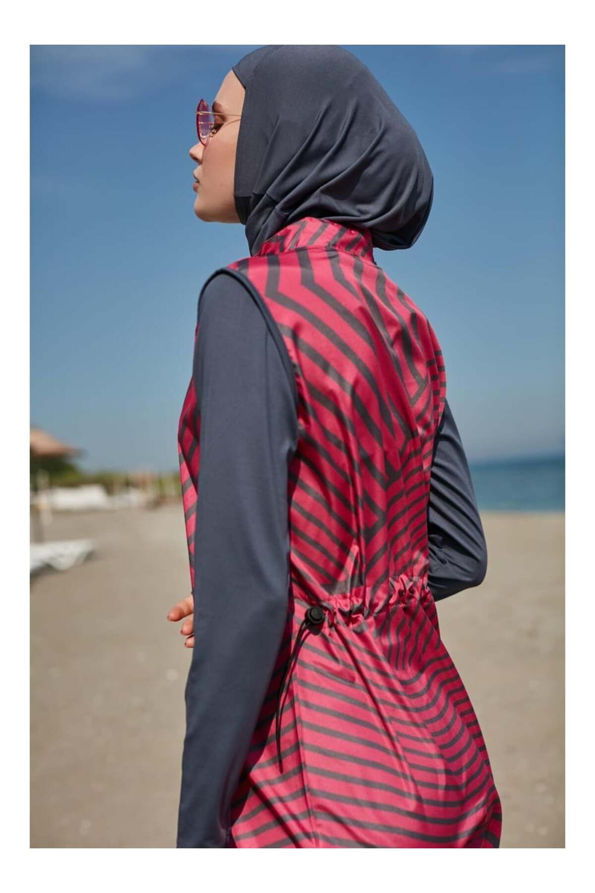 MAYOU-Abstract Patterned Hijab Swimsuit with Lycra Sleeves – Anthracite Fuchsia - Mayou 3