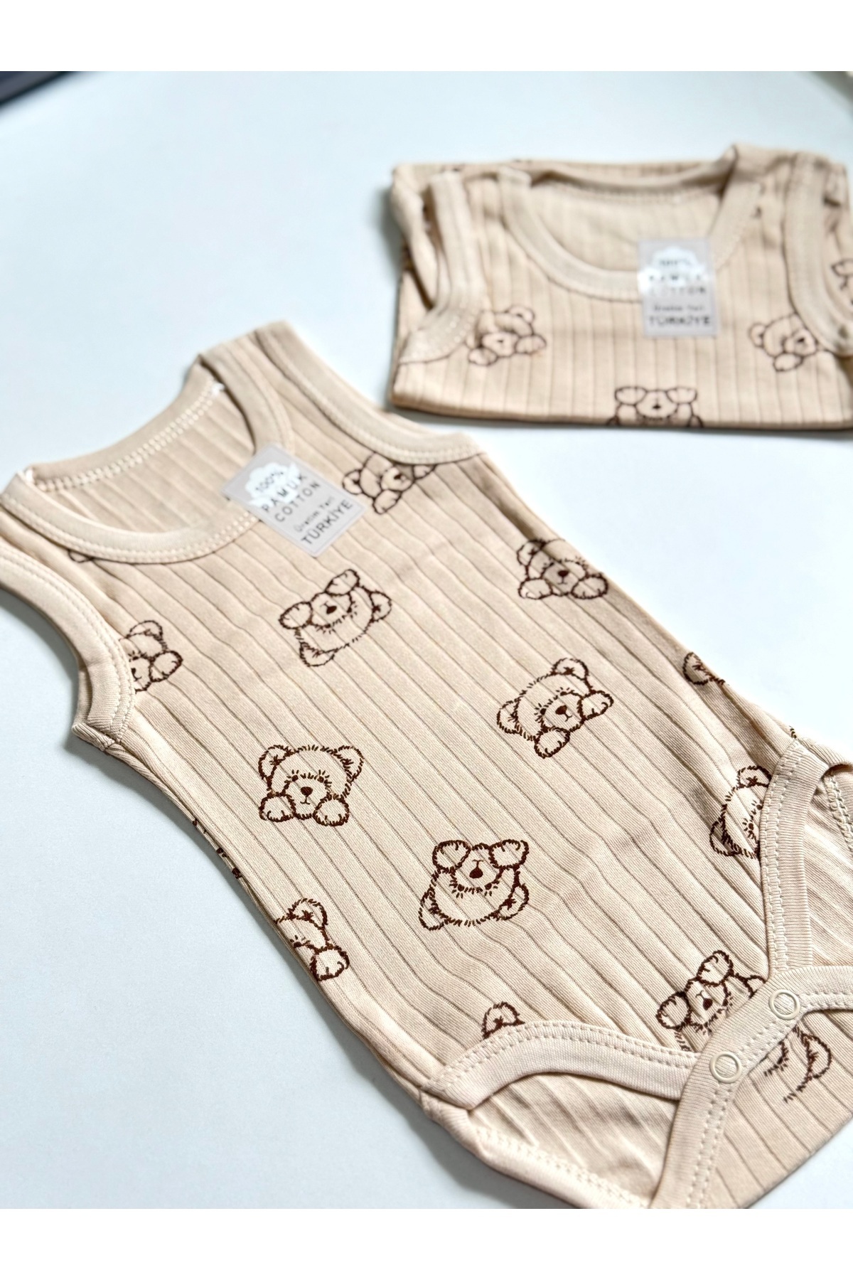 بستی استودیو سرهمی نوزادی طرح خرس عروسکی ۱۰۰٪ پنبه‌ای با دکمه‌های فشاری و چاپ ویژه