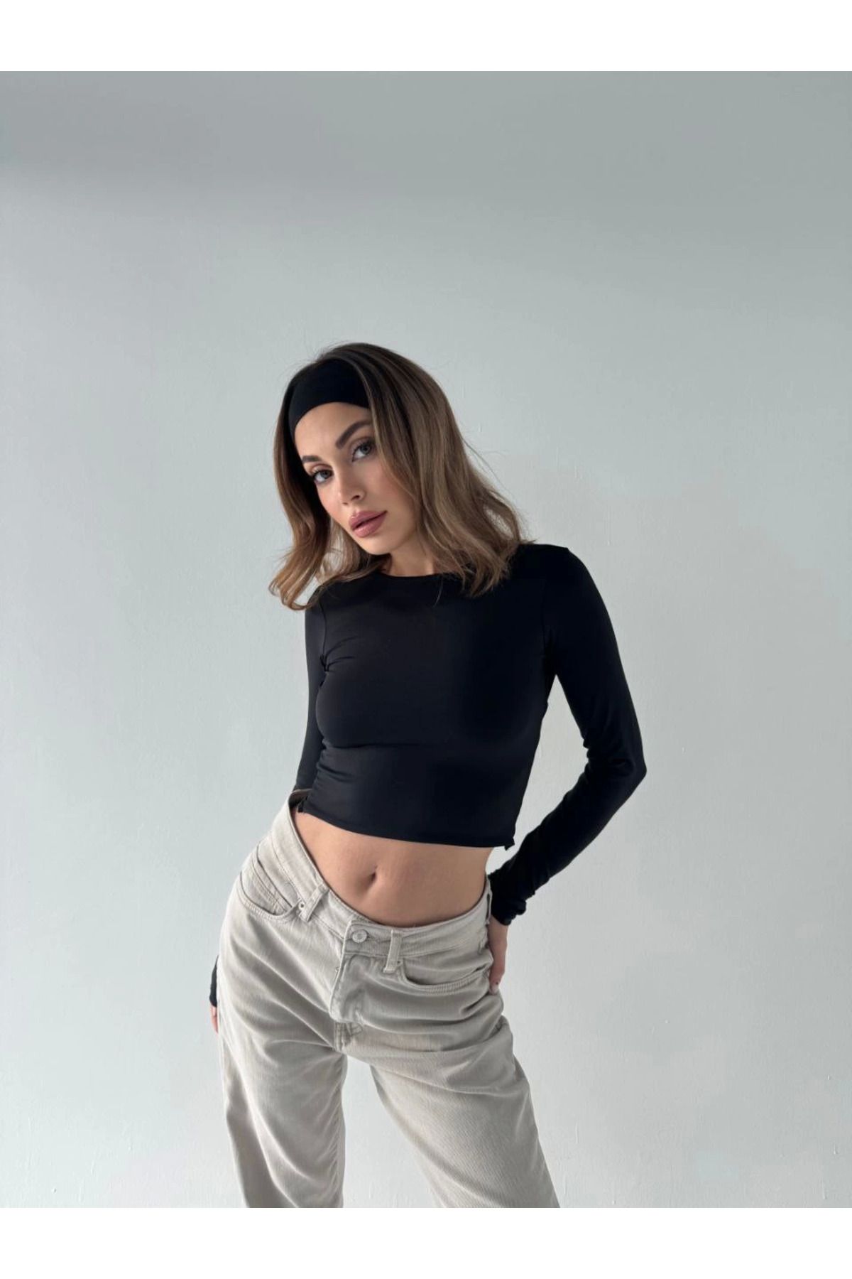 Pink Stil Sırt Dekoltelı Uzun Kollu Crop - Siyah
