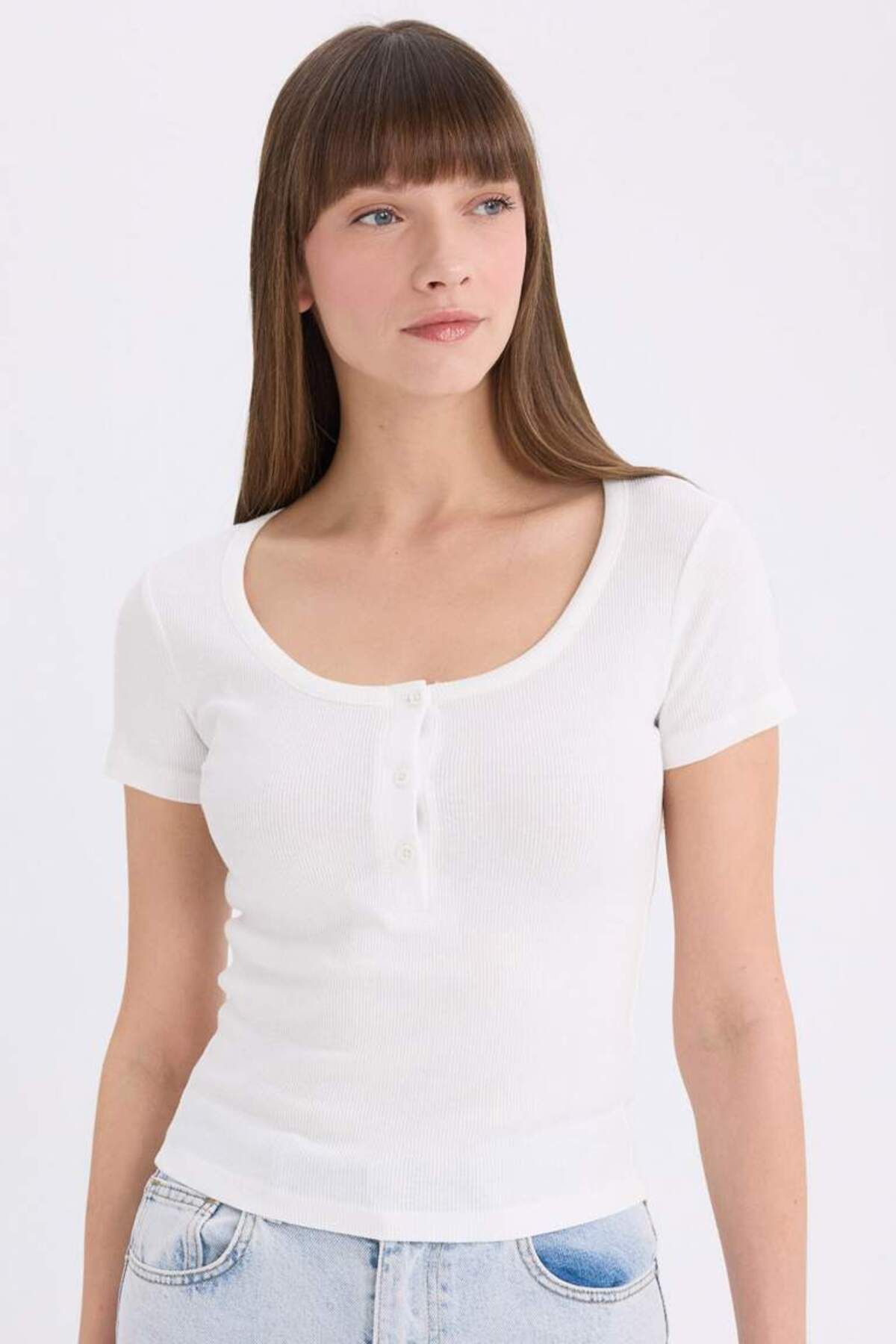 DeFacto Yeni Sezon Slim Fit Dar Kesim Yuvarlak Yaka Basic Düz Fitilli Kaşkorse Kısa Kollu Tişört