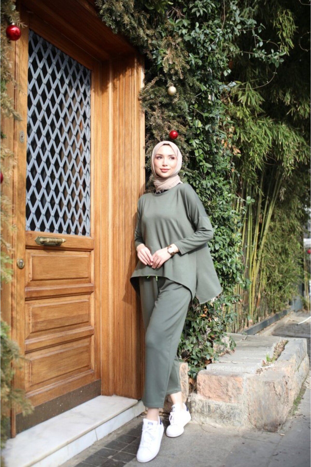 Deridün Yıldız Shoes Kadın Iki Iplik Viskon Pamuk Kumaş Arma Detaylı Ikili Takım