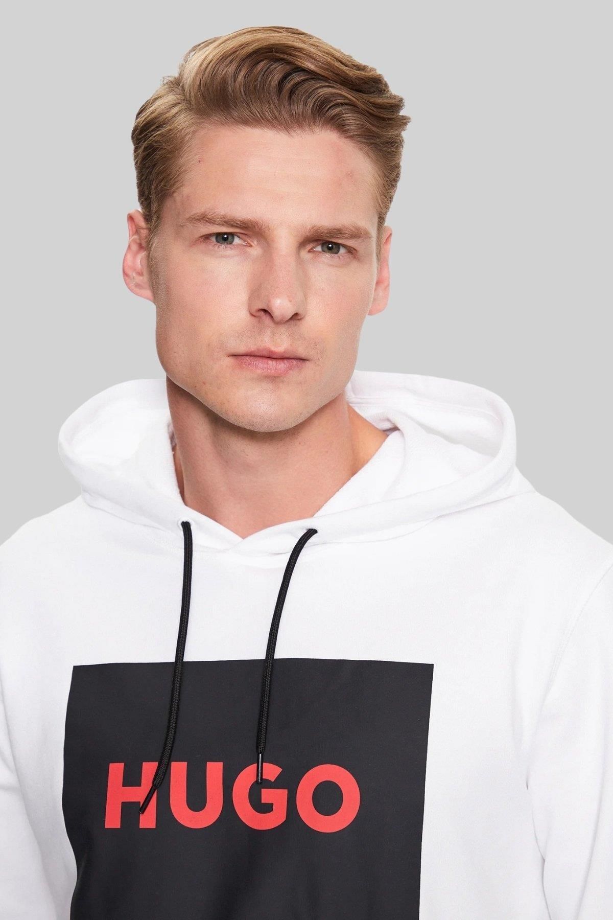 سویشرت مردانه HUGO BOSS به طور مرتب و متناسب با لباس های پیراهن سفید پوست BOSS