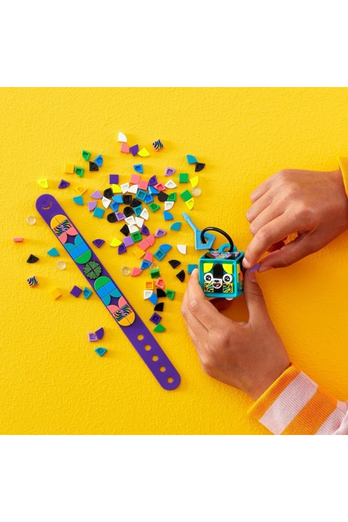 Dots 41945 دستبند ببر نئون و آویز کیف