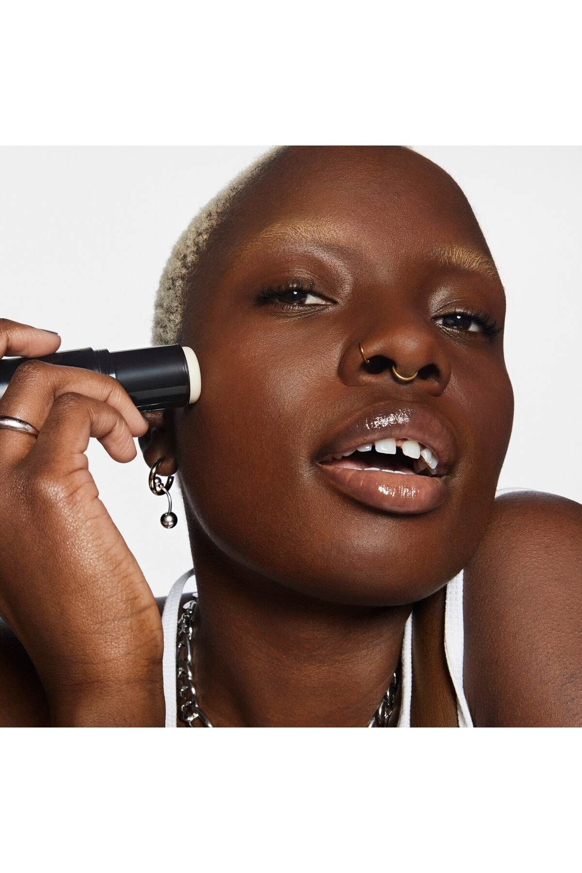 Milk Makeup-Pore Eclipse Matte Blur Stick - Stick with Non-Making Matte and Blur Effect 9 g 4