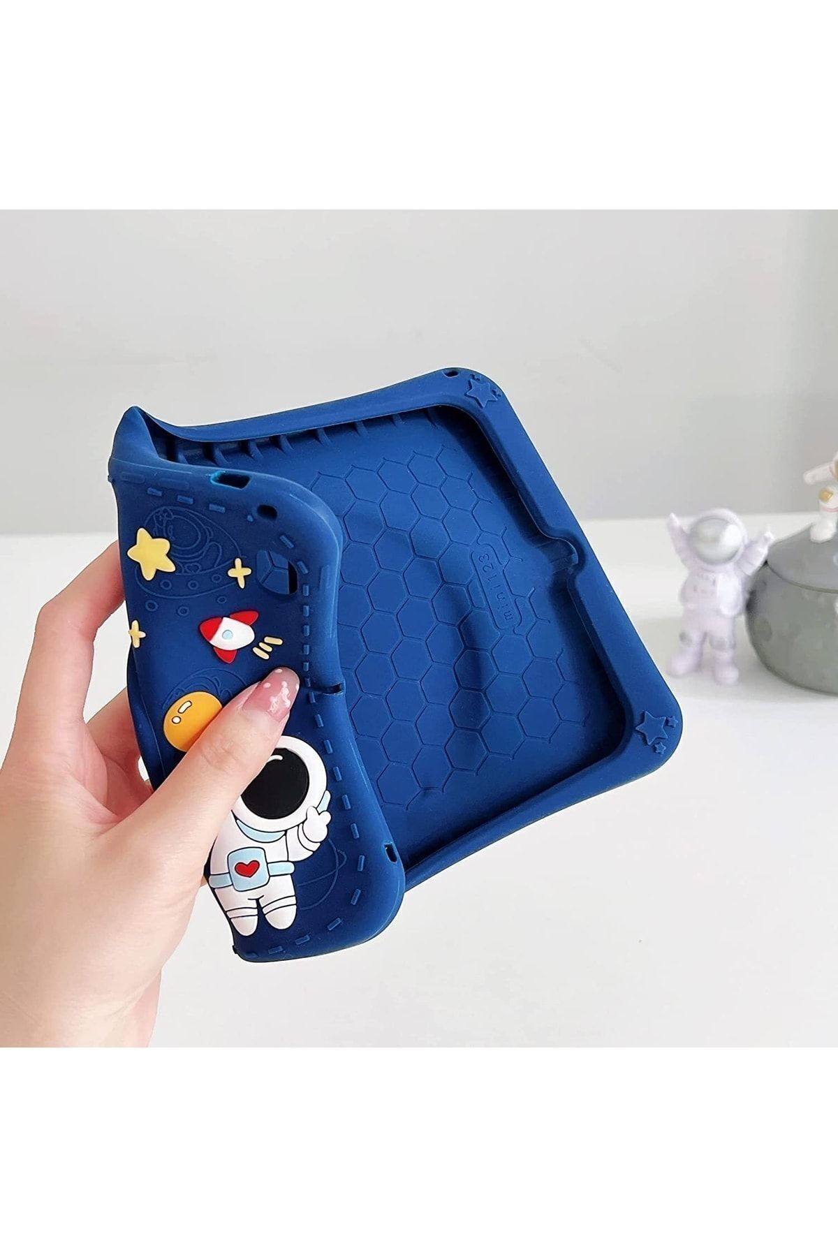 TEKNETSTORE-Apple iPad 8th and 9th Generation 10.2 Inch 2020 / 2021 Compatible Astronaut Case with Stand Fun Protection 7