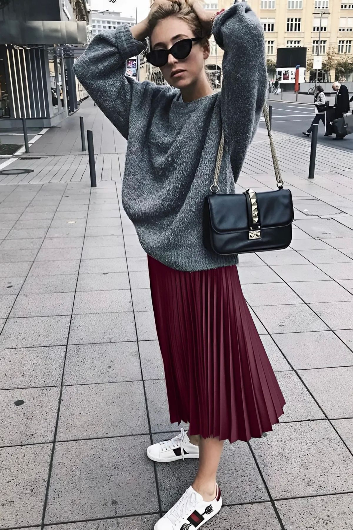 02Lady Fashion-Women's Burgundy Pleated Skirt Combination – Casual and Stylish Style |   Autumn/Winter Fashion 4