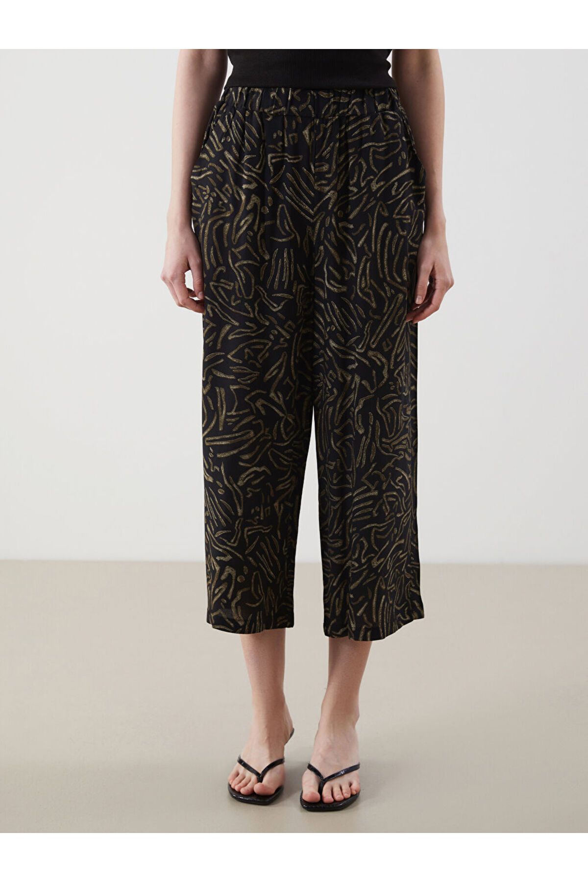 LC Waikiki-Sparkling Selections from Shining Store |   Black Patterned Women's Capri with Elastic Waist 2