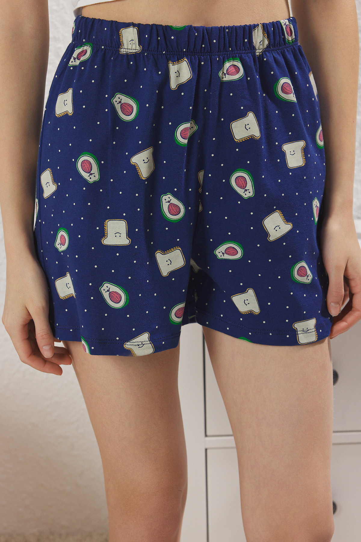 Trendyolmilla  Kadın Couple/Cift Beyaz %100 Pamuklu Avokado Desenli Şortlu Örme Pijama Takımı THMSS25PT00294 - Görsel 5