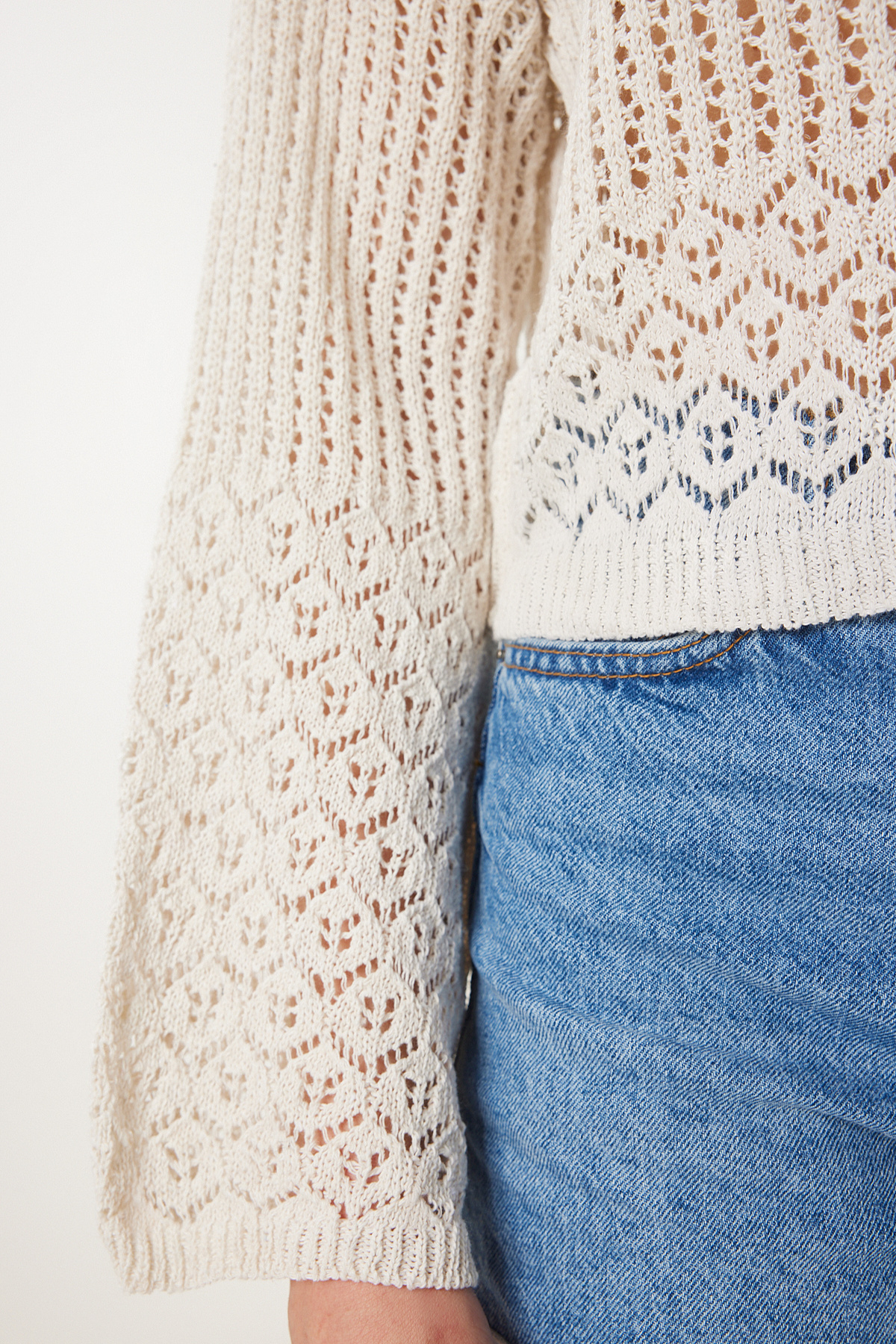 Happiness İstanbul  Kadın Krem V Yaka Ajurlu Crop Triko Kazak CI00094 - Görsel 5