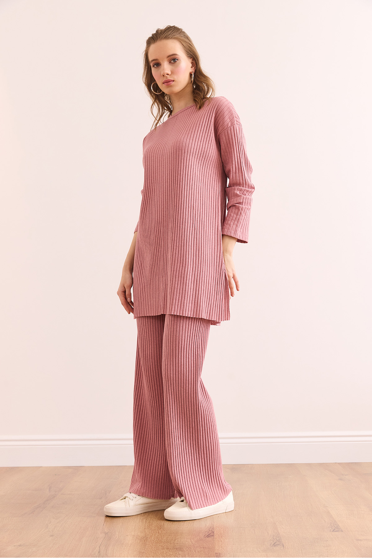 Olalook Damski garnitur w kolorze brudnego różu z rozcięciem i dołem bluzki Palazzo ze sznurkiem TKM-19000180