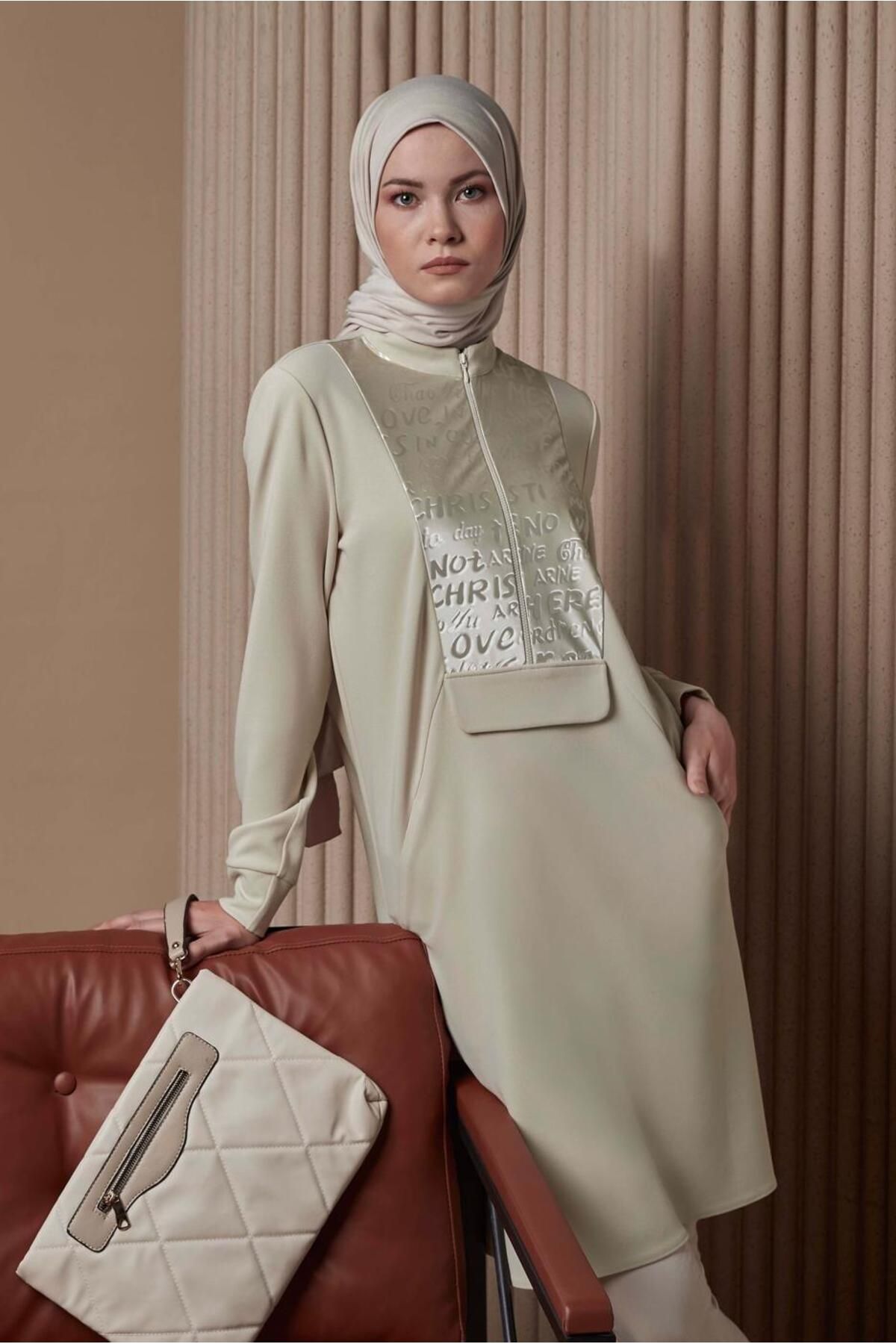 TEXT PRINTED ZIPPERED TUNIC 42260 Alvina