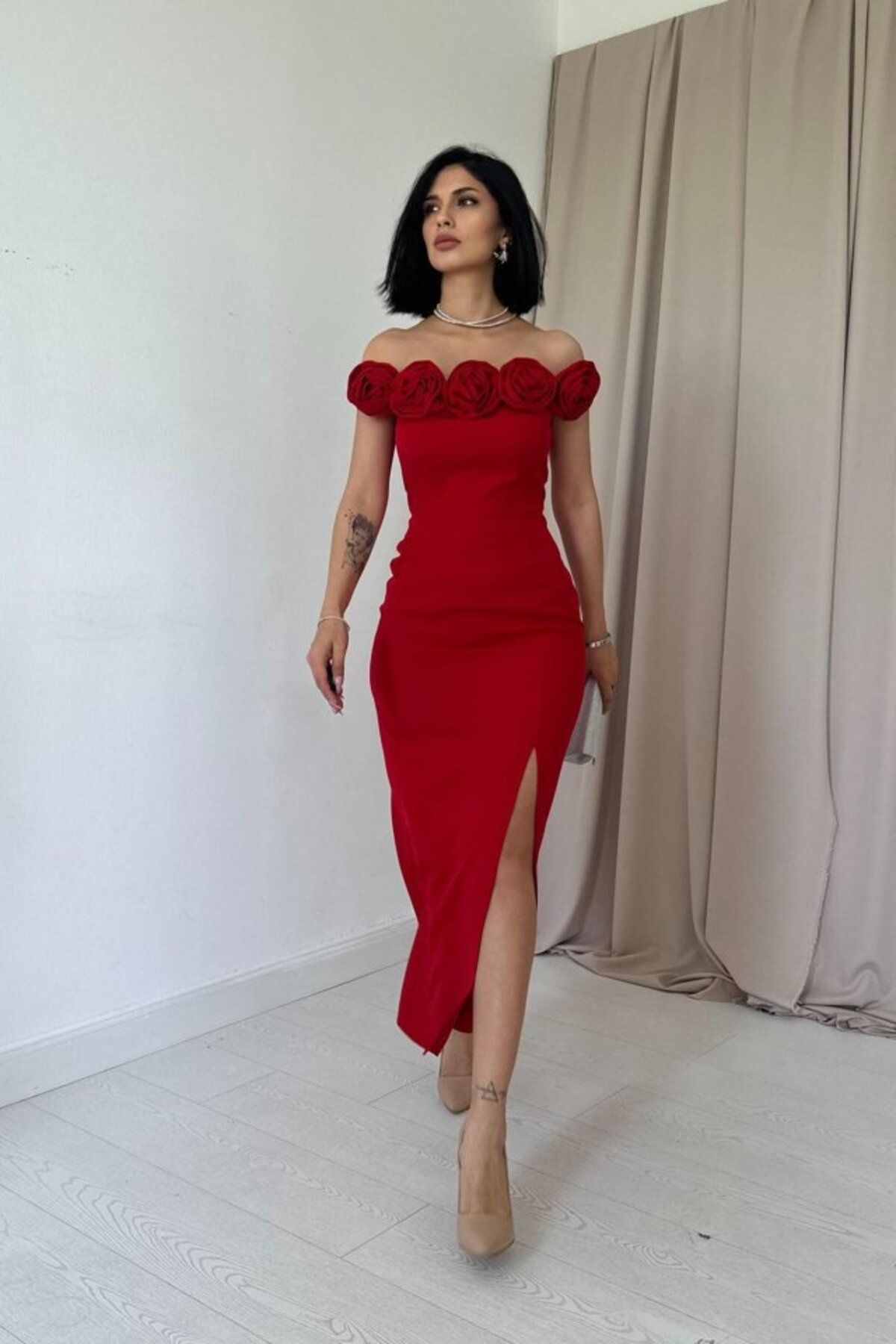 KAZAK Kırmızı Madonna Yaka Güllü Elbise