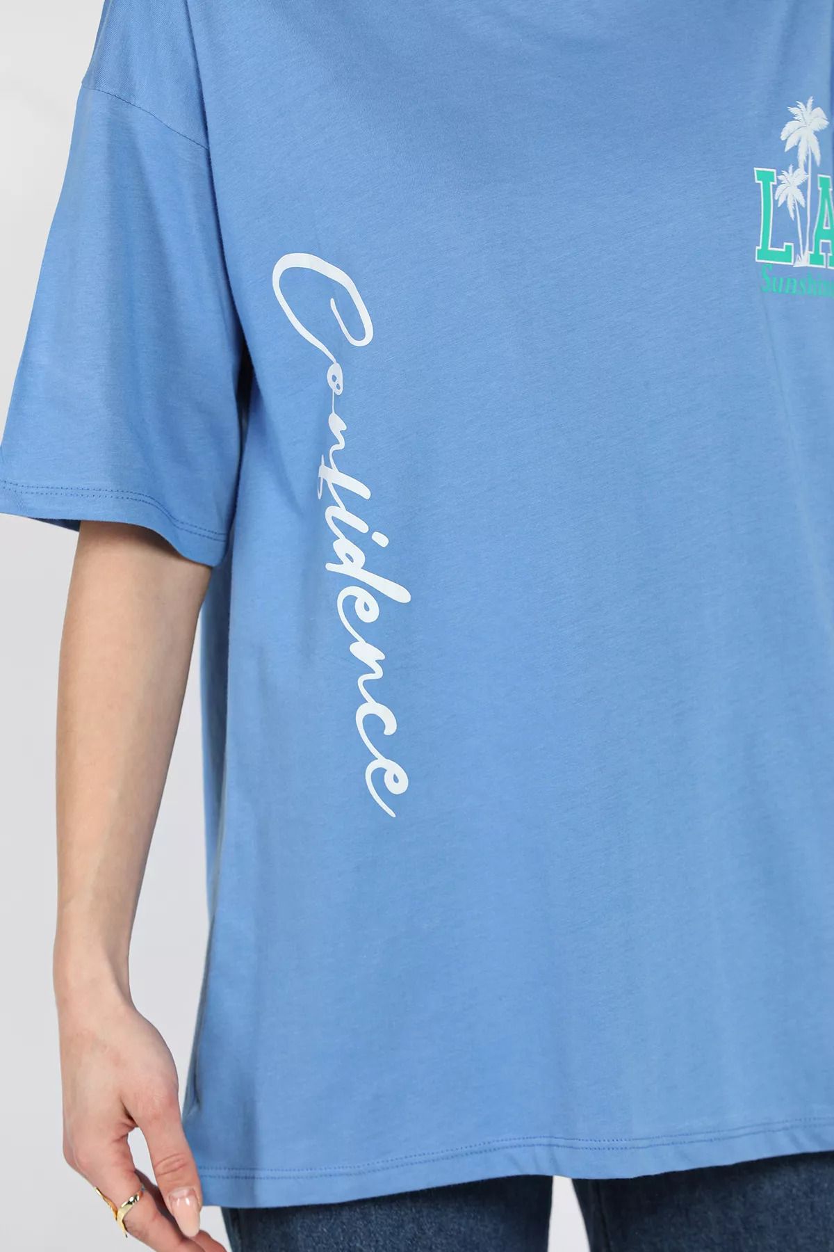 GÜLSELİ-Indigo Printed Crew Neck Women's T-Shirt 4