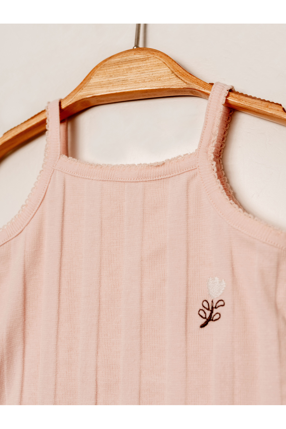 Kidaxi Jakarlı Örmeli Askılı Atlet Şort Bebe Takımı fotoğrafı 4 (önizleme)