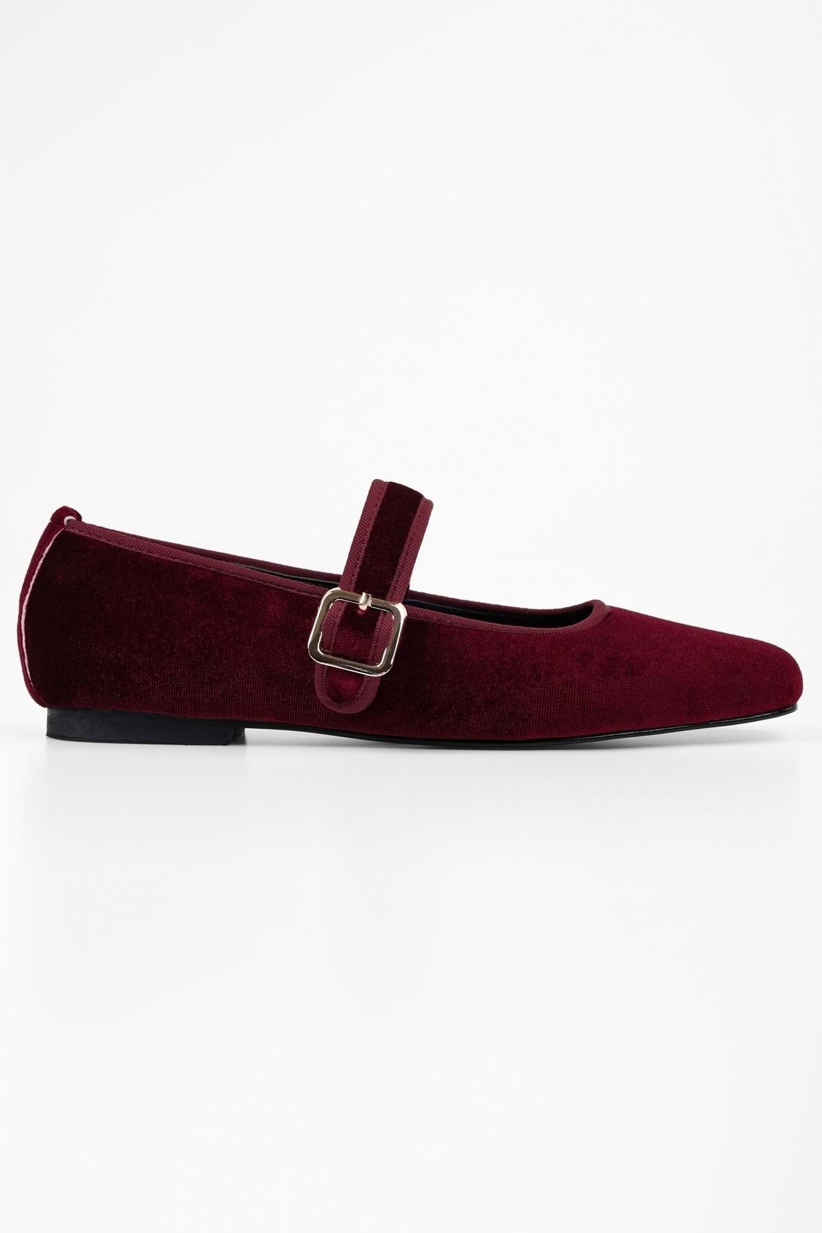 Shoeberry-حذاء باليه نسائي من Bobbi Burgundy Velvet Blunt Toe 2