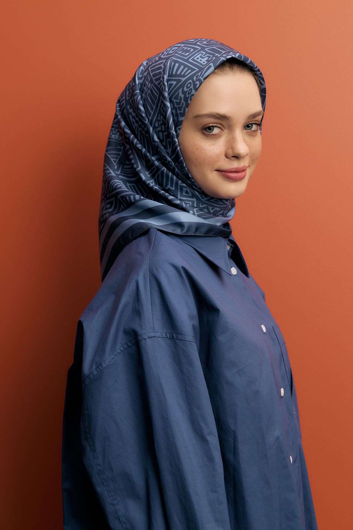Qef-Twill Silk Scarf Tina Indigo 1
