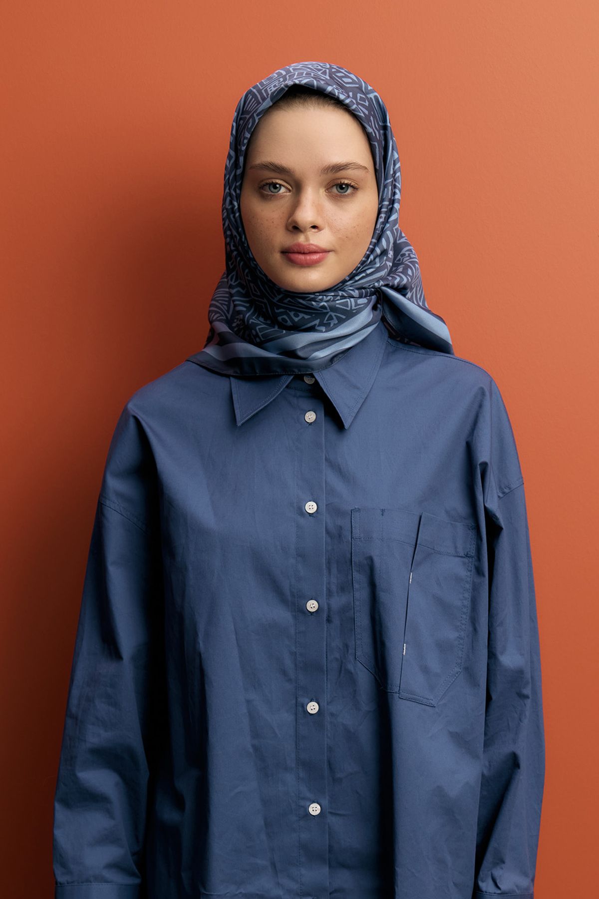 Qef-Twill Silk Scarf Tina Indigo 3