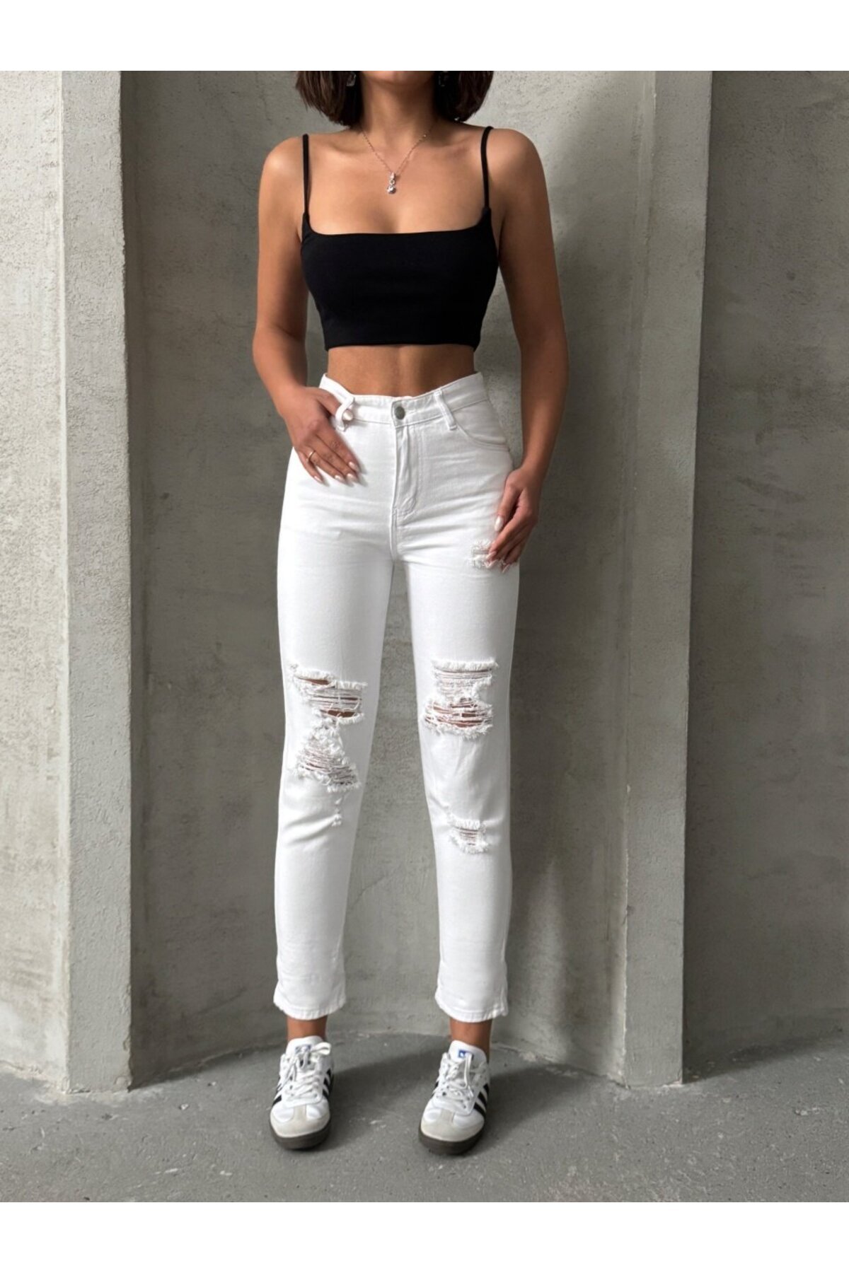 ADA MODA-Mom fit jeans with rips 3