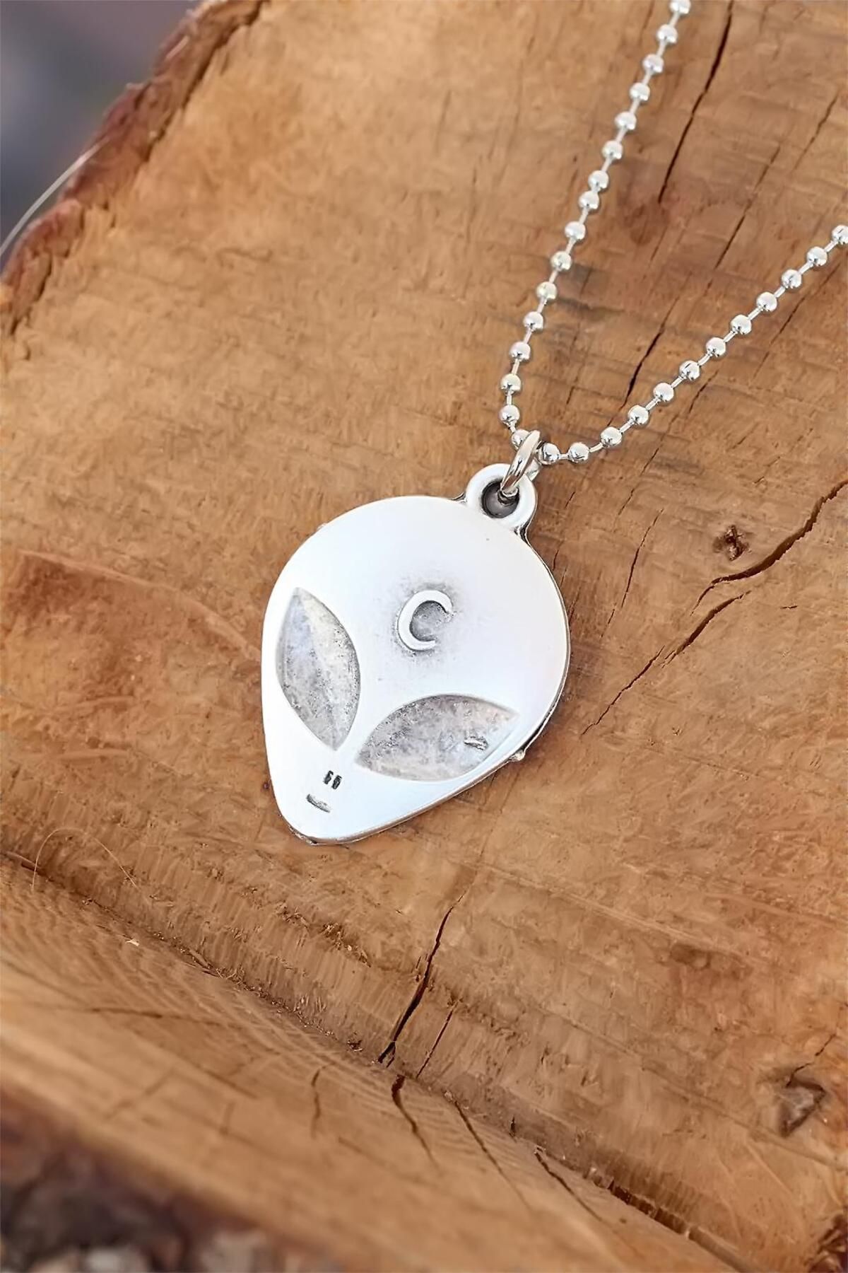 OEM Top Zincirli Alien Tasarım Eskitme Gümüş Renk Kolye