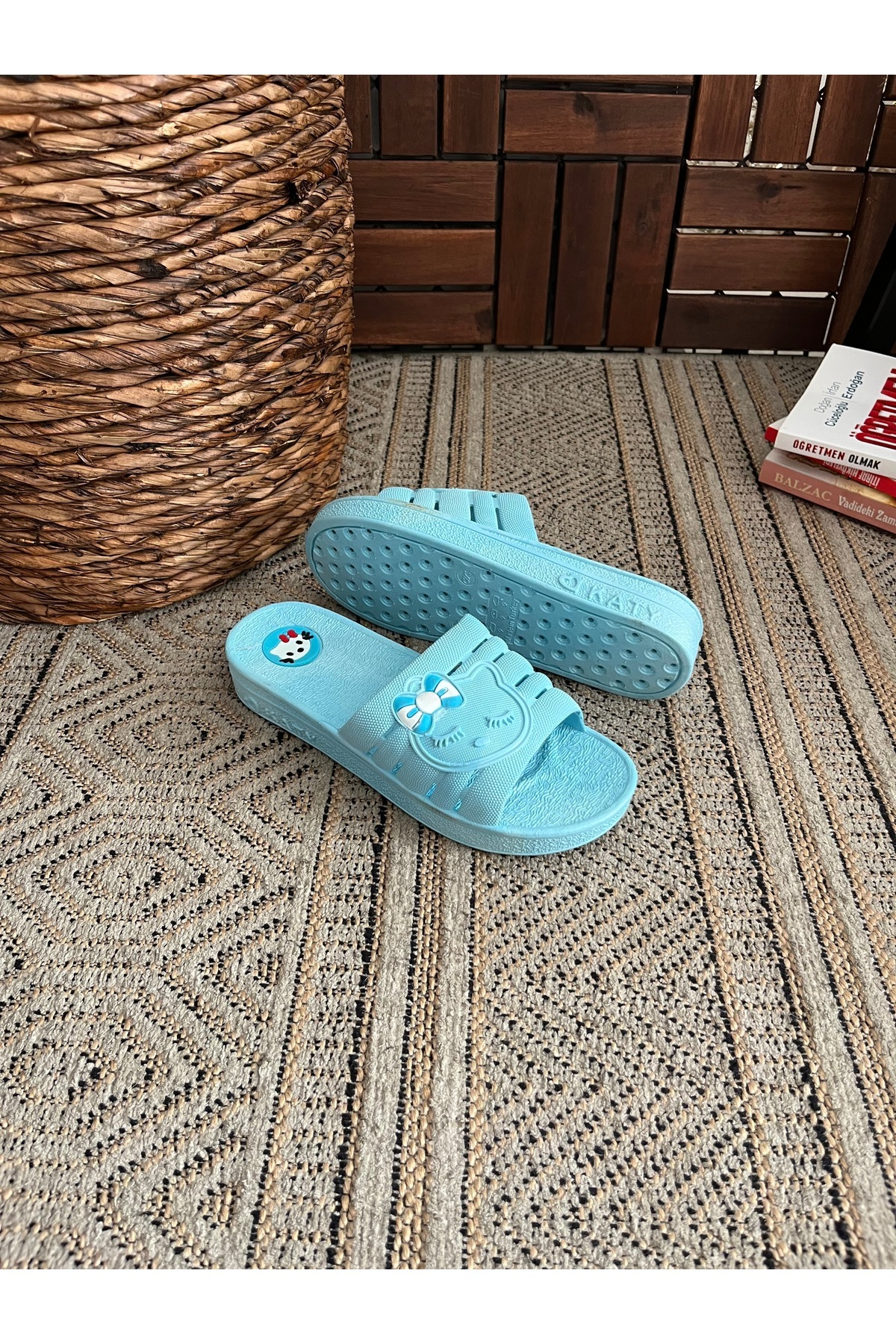 Behtah Kundura-Hello Kty Non-Slip Sole Slippers Balcony Bathroom Pool Seaside Beach Pool Daily Slippers 2