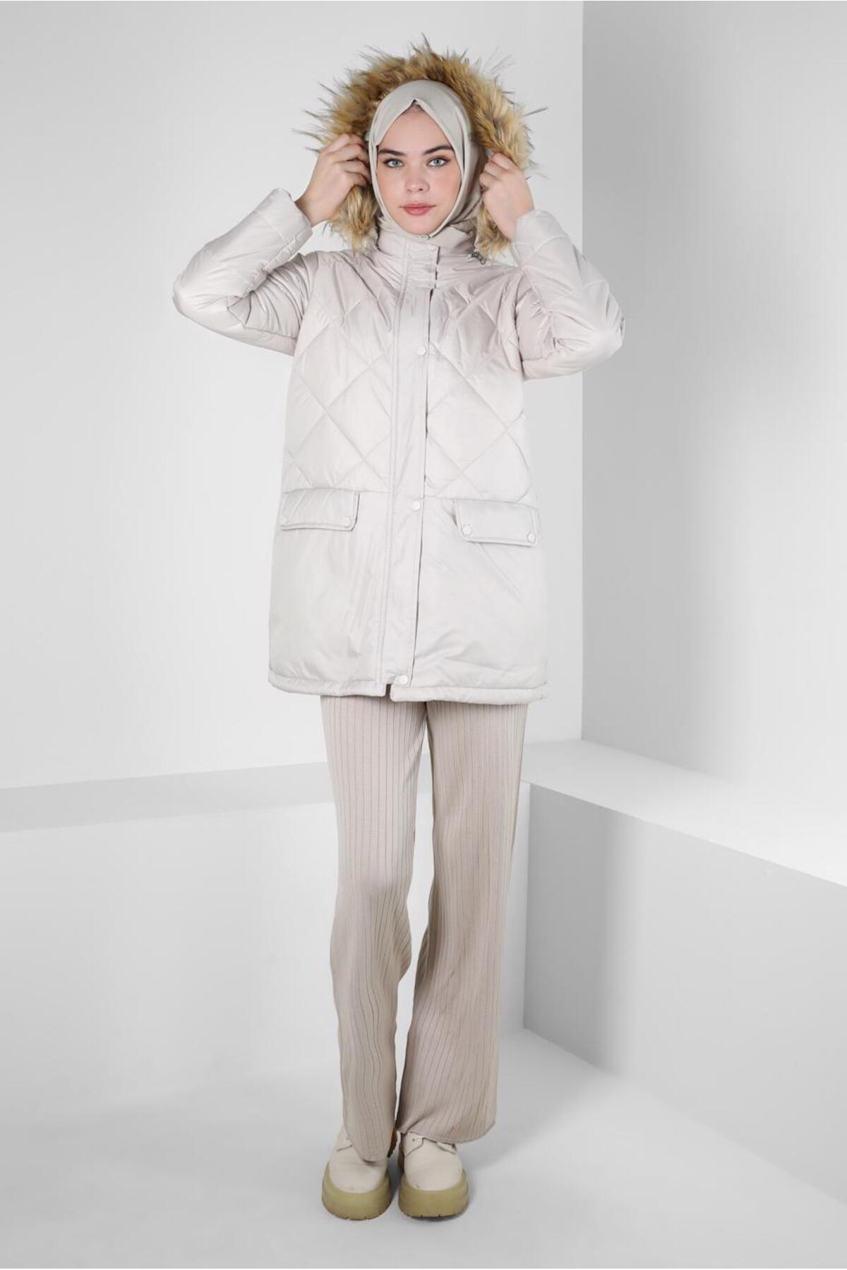 آلوینا کت پفی کلاهدار ۹۰۴۲۵ آلوینا کت پفی کلاهدار ۹۰۴۲۵