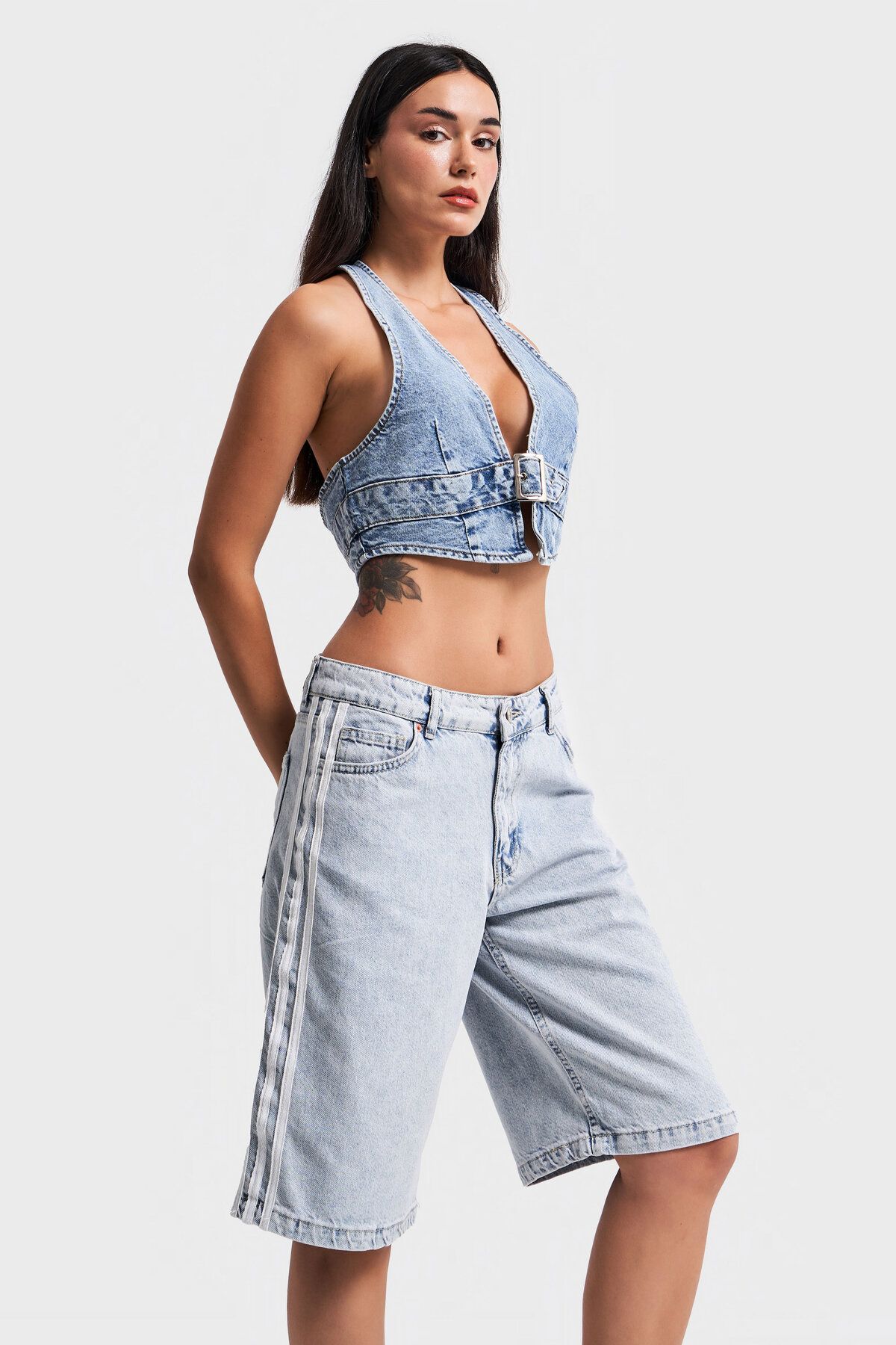 its basic-Snow Colored Jeans Design - Midi Length Denim Women's Shorts with Side Stripe Detail 3