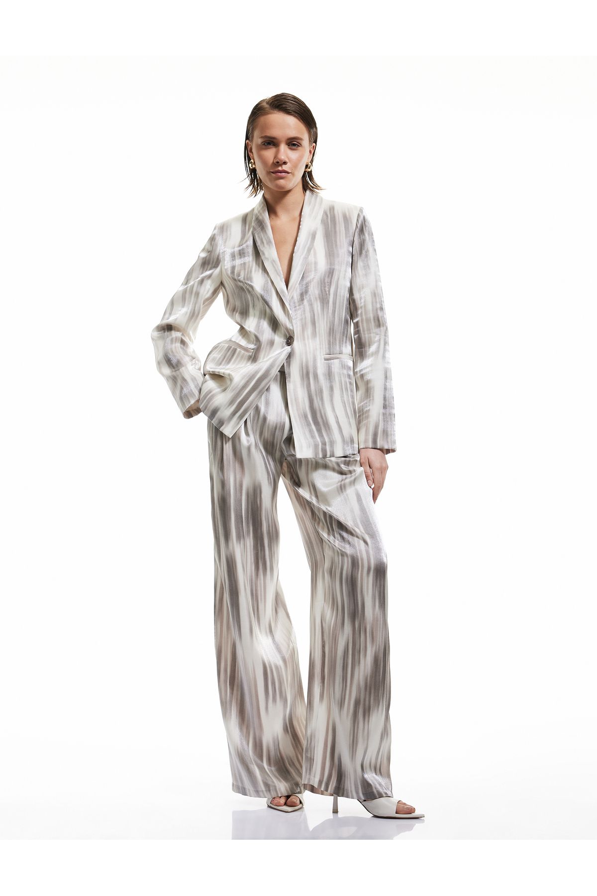 Koton-Color Transition Patterned Long Sleeve Satin Blazer Jacket with Pockets 3