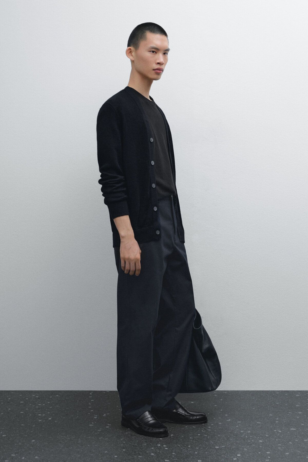 شلوار پنبه ای باریک. Massimo Dutti