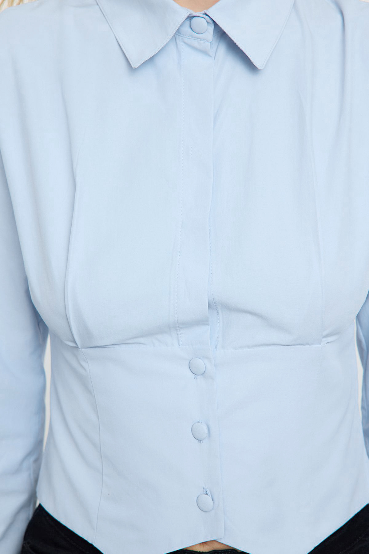 Trendyolmilla  Mavi Bele Oturan Fitted Kalıp Dokuma Gömlek TWOAW25GO00075 - Görsel 4