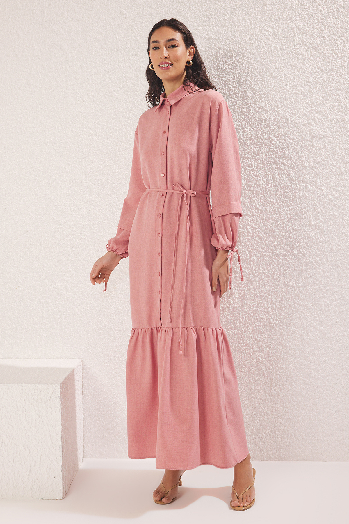 Trendyol Modest-Detailliertes, gewebtes Kleid in Leinenoptik mit Dusty Rose-Spitze TCTSS25EB00111 3