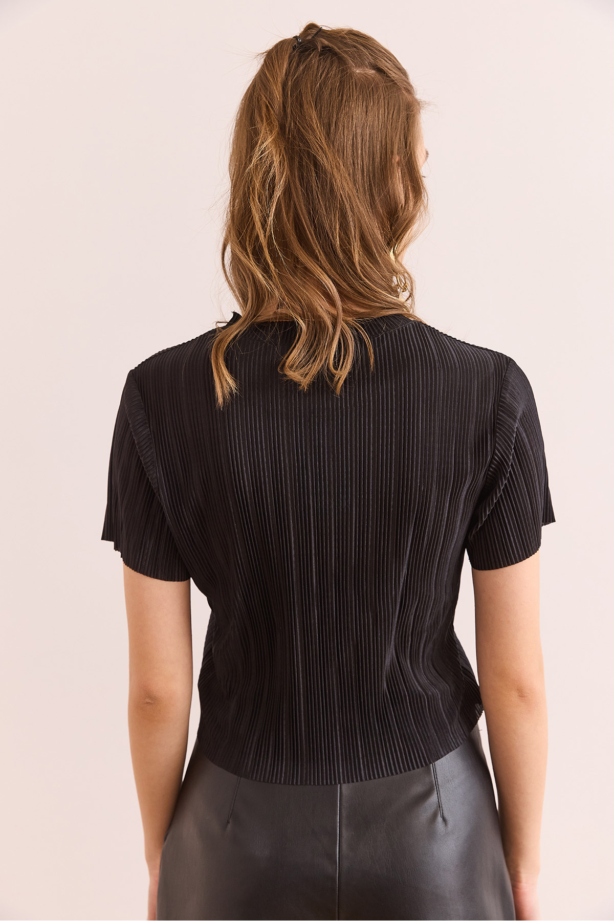 Olalook  Kadın Siyah Bisiklet Yaka Pilise Crop Bluz BLZ-19002901 - Görsel 6