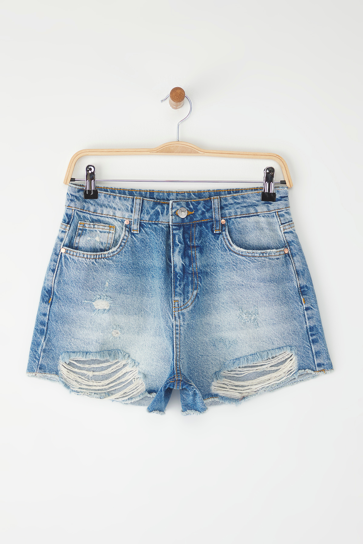 Trendyolmilla  Açık Mavi Yüksek Bel Yırtık Detaylı Mini Denim Şort TWOSS25SR00171 - Görsel 2