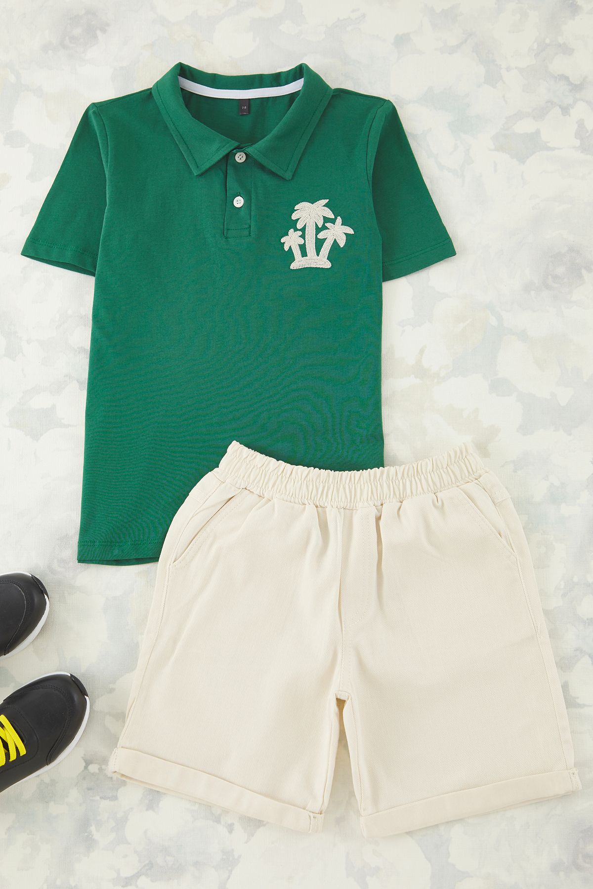 TRENDYOLKIDS Zielony Chłopięcy 100% Bawełny Haftowany Kołnierzyk Polo Z Krótkim Rękawem Tb Garnitur Mężczyzna - 5–6 years