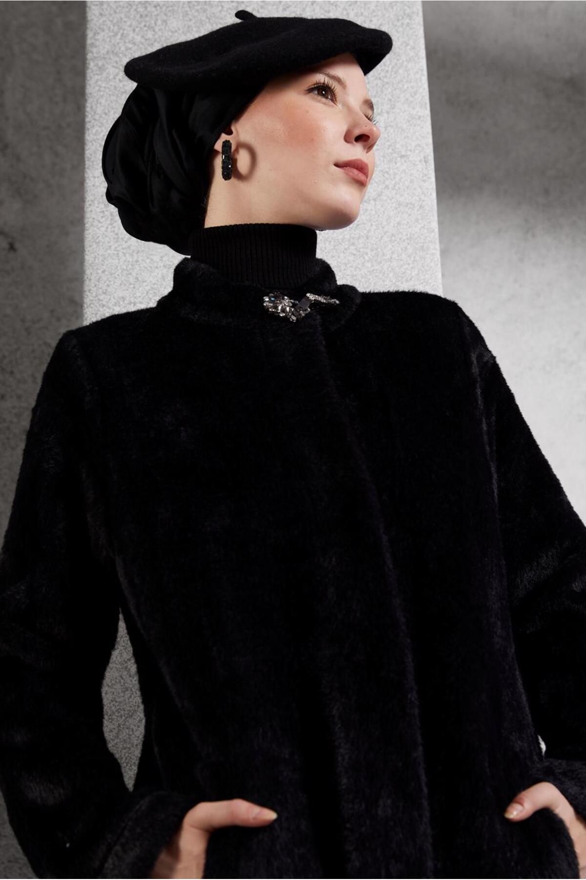 سنجاق سینه DETAILED WEAR AND GO 45160 Alvina