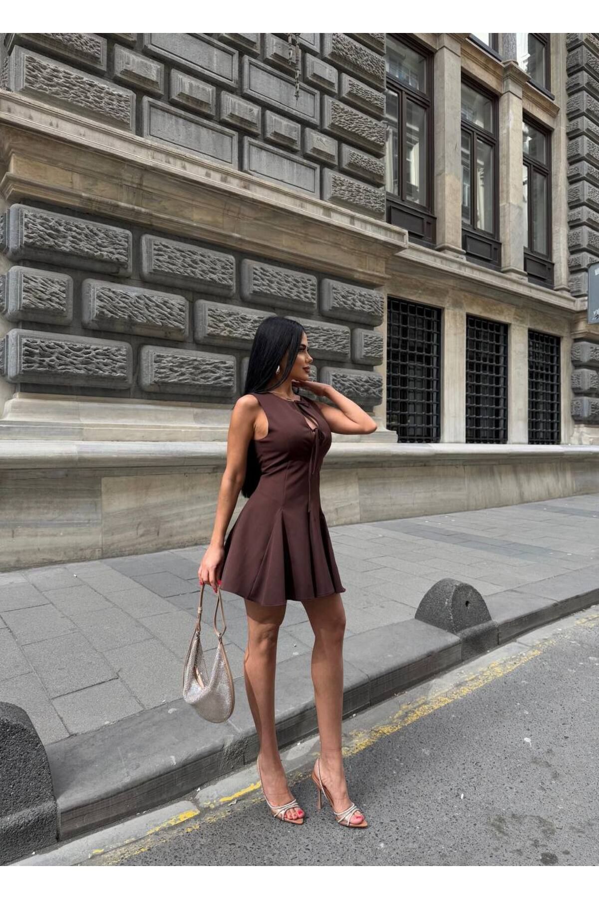 complete the look image
