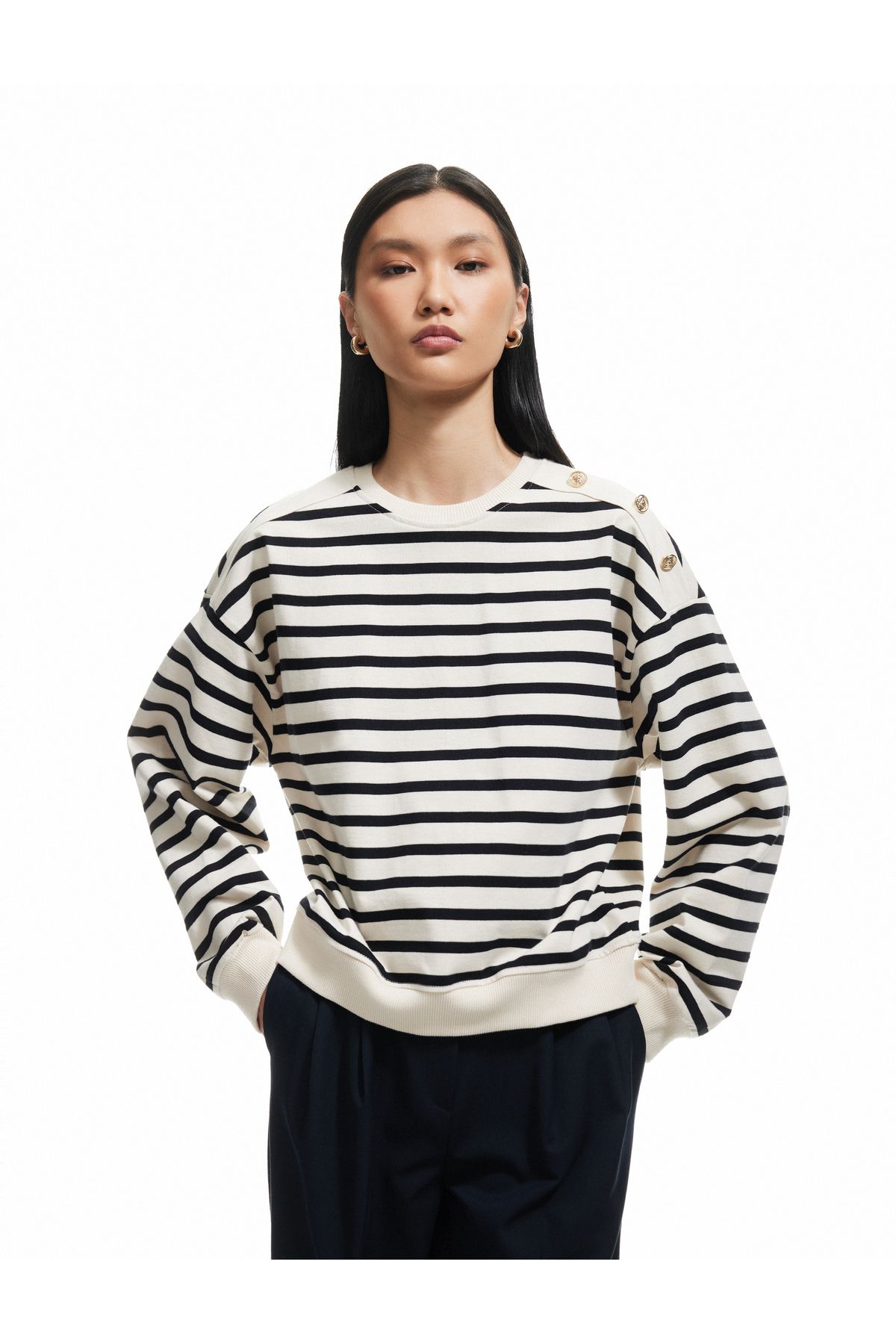 Koton Yeni Sezon Pamuklu Düğme Detaylı Uzun Kollu Sweatshirt