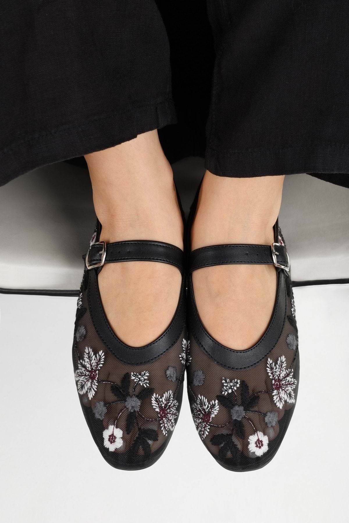 Shoeberry Baleriny Damskie Z Siateczki W Kwiaty W Kolorze Czarnym Kobieta - 39