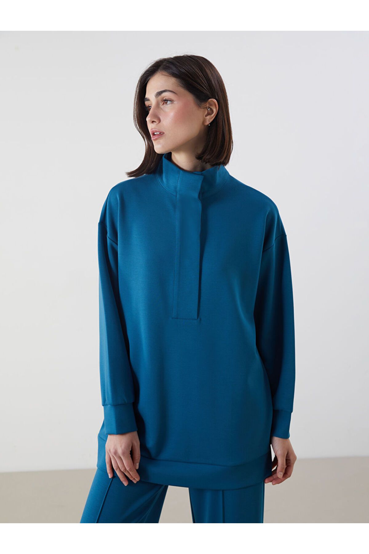 LC Waikiki Dik Yaka Düz Oversize Kadın Sweatshirt Tunik