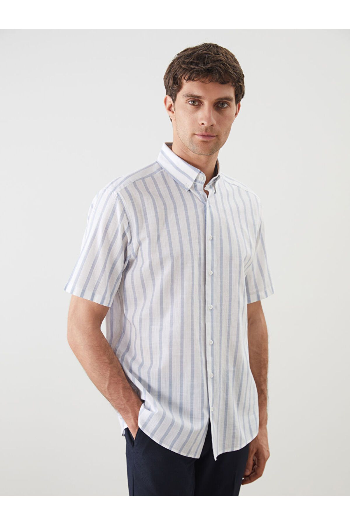 LC Waikiki Regular Fit Kısa Kollu Çizgili Keten Görünümlü Erkek Gömlek