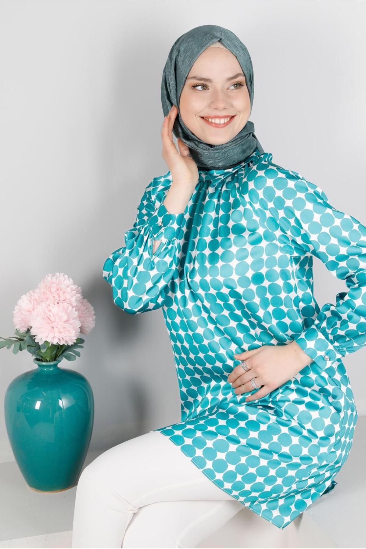 تونیک ساتن یقه مردانه طرح هندسی 43641 Alvina