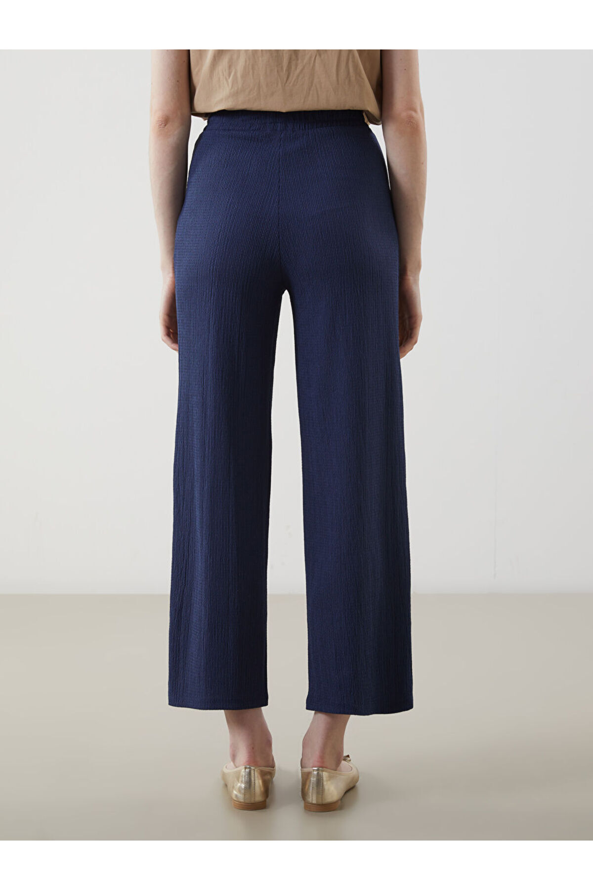 LC Waikiki-Create Your Style from Uzg Store |   Textured Women's Trousers with Elastic Waist 5