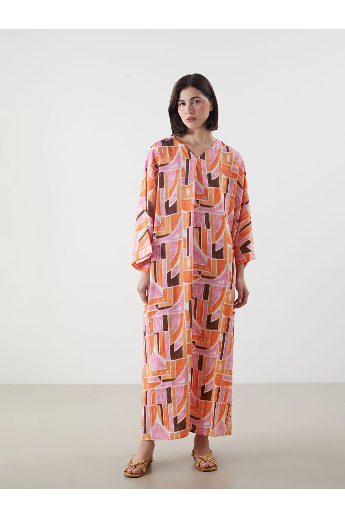 LC Waikiki V Yaka Desenli Oversize Elbise