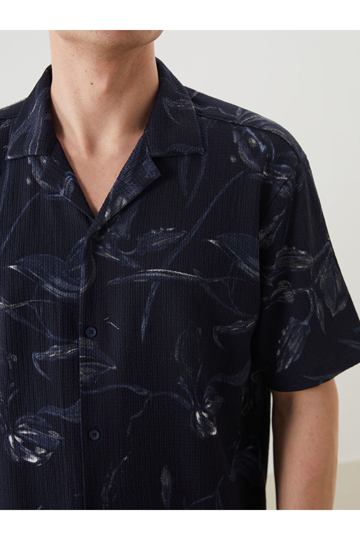 LC Waikiki-Create Your Style from Uzg Store |   Regular Fit Short Sleeve Patterned Men's Shirt 4