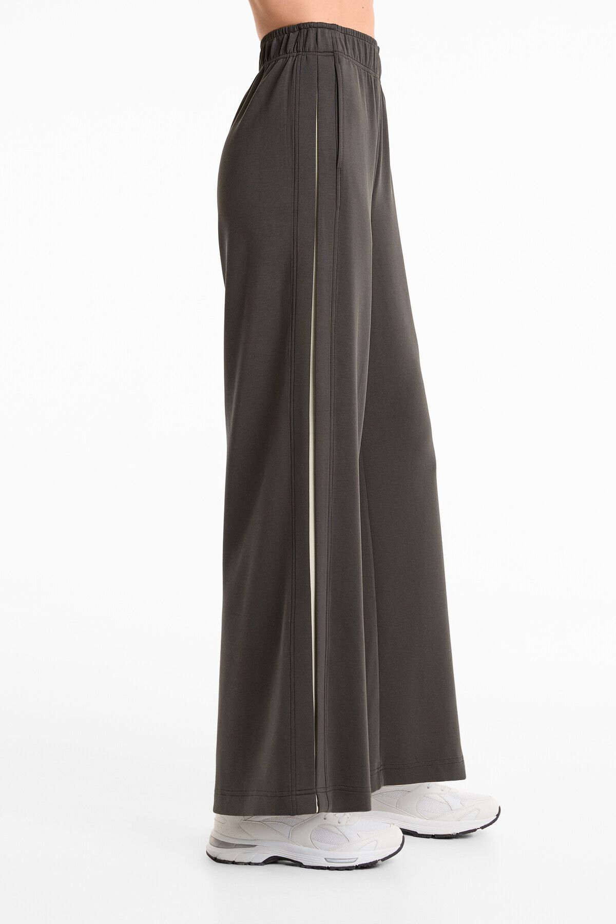 Oysho-Soft Touch trousers with modal and contrast side pleat 7