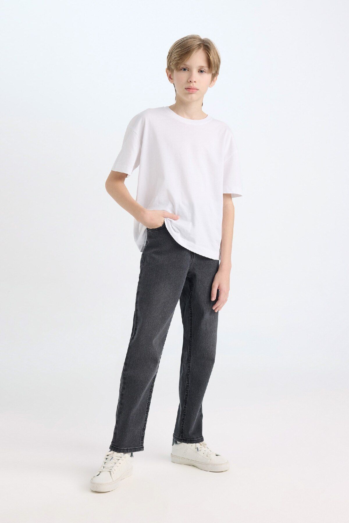 Erkek Çocuk Loose Fit Düz Paça Cepli Basic Düz Jean Pantolon C3698a824wn